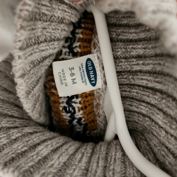 Old Navy Sweater (🌵FOR BUNDLES ONLY) - Picture 4 of 4